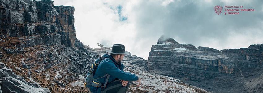Persona en una montaña